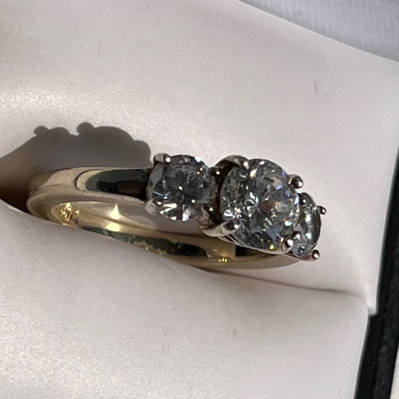 Sterling silver & cubic zirconia ring, size 7. - Picture 10 of 12